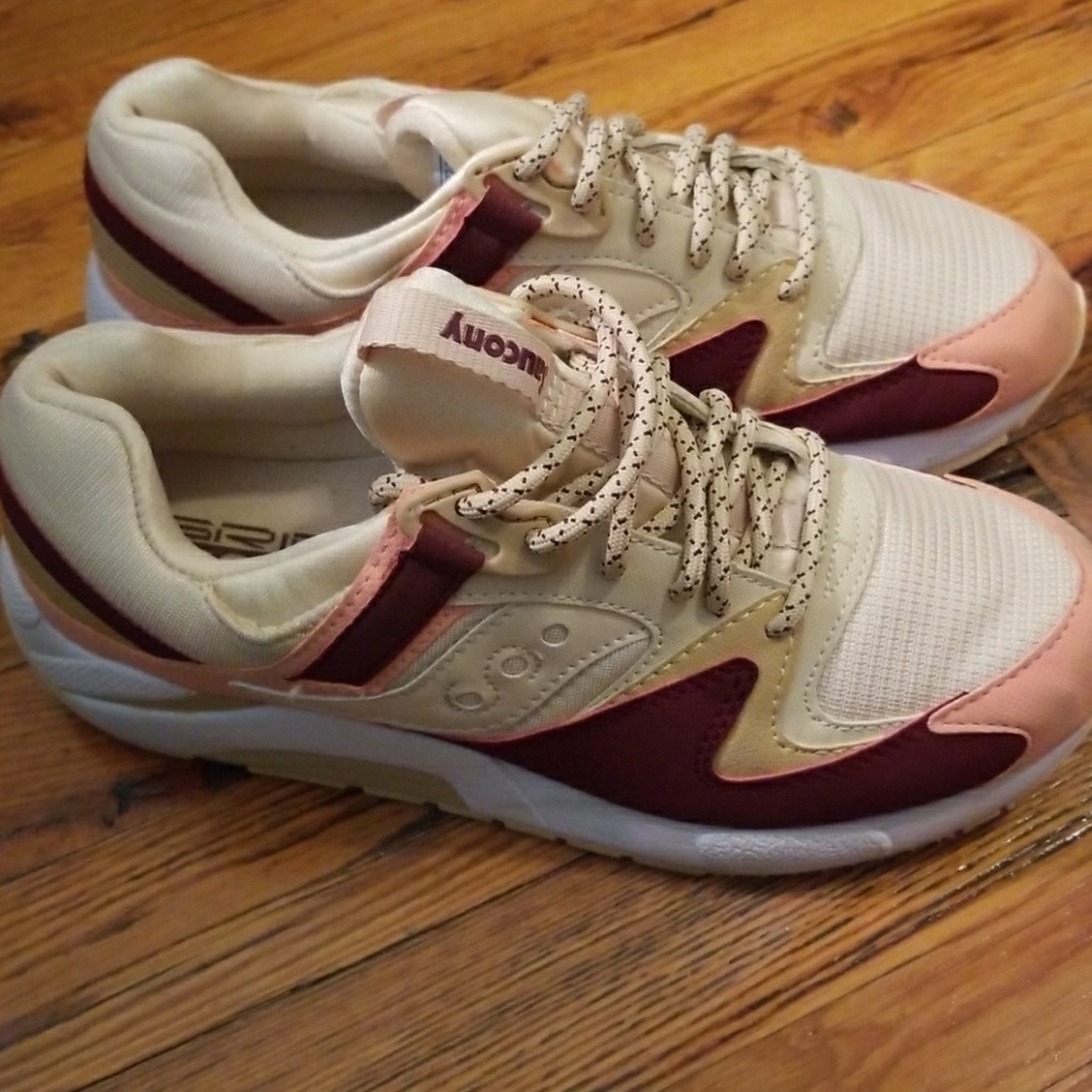 Saucony Women's Sneaker Size 9.5 Youth size 9.5